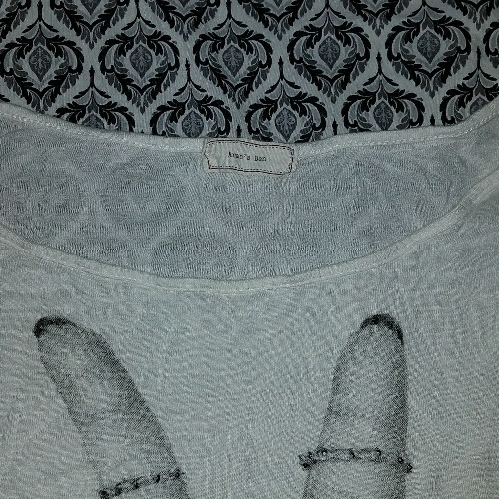 T-Shirt - Picture 2 of 3